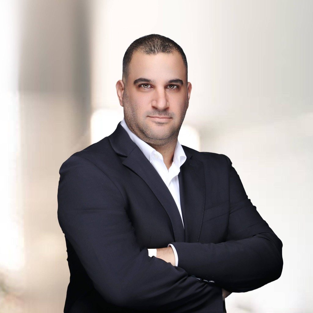 משה נחמדי סוכן נדל״ן ב״שלום דובאי״